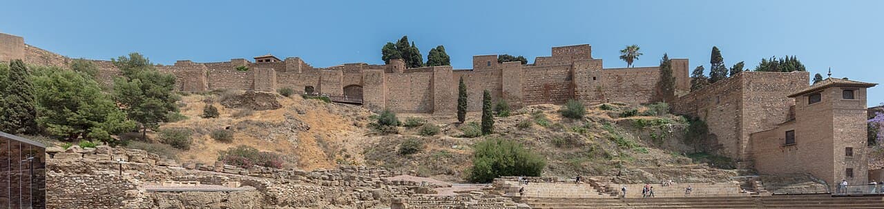Alcazaba de Málaga con la ciudad al fondo